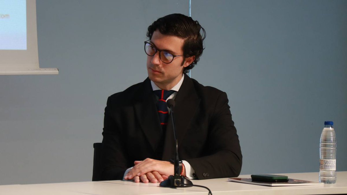 Madridiario's tweet photo. #VivirEnMadrid David García, presidente de MWCC (@madrid_wcc): "La construcción innova y lleva invirtiendo en sostenibilidad desde hace mucho tiempo estableciendo medidas preventivas que facilitan medidas de protección para el medio ambiente."

📹 Sigue en directo:
https://t.co/YlF8CZVK50………