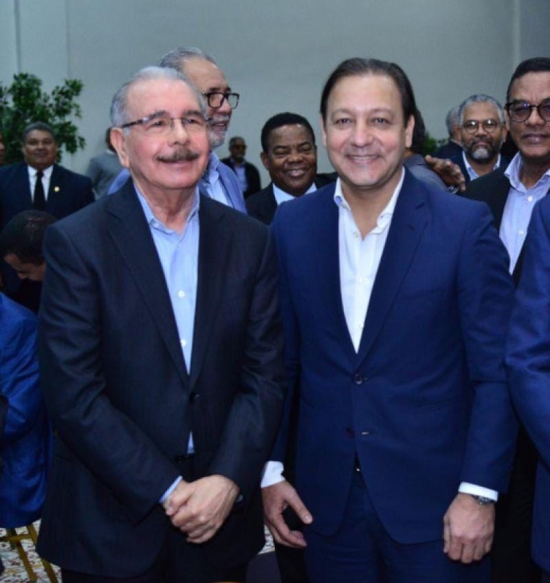 ¡Buenos días! Mayo 21
Día Mundial del Té.

Aquí sumando y restando.

Sucede y viene a ser, que la suma de los votos de la oposición unida llega al 42% en la boleta presidencial, es decir, sumando la sinergia que hubiera producido una alianza de amplia base desde la primera vuelta