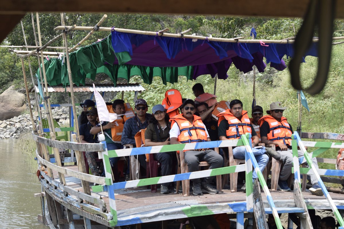 We were thrilled to welcome the IFS Batch '23 on their study tour. They explored KNP's habitat & grassland management, EDC engagement, and other wildlife conservation practices. Highlights included jeep safaris and boating on the majestic Brahmaputra River. #Kaziranga #IFSBatch23