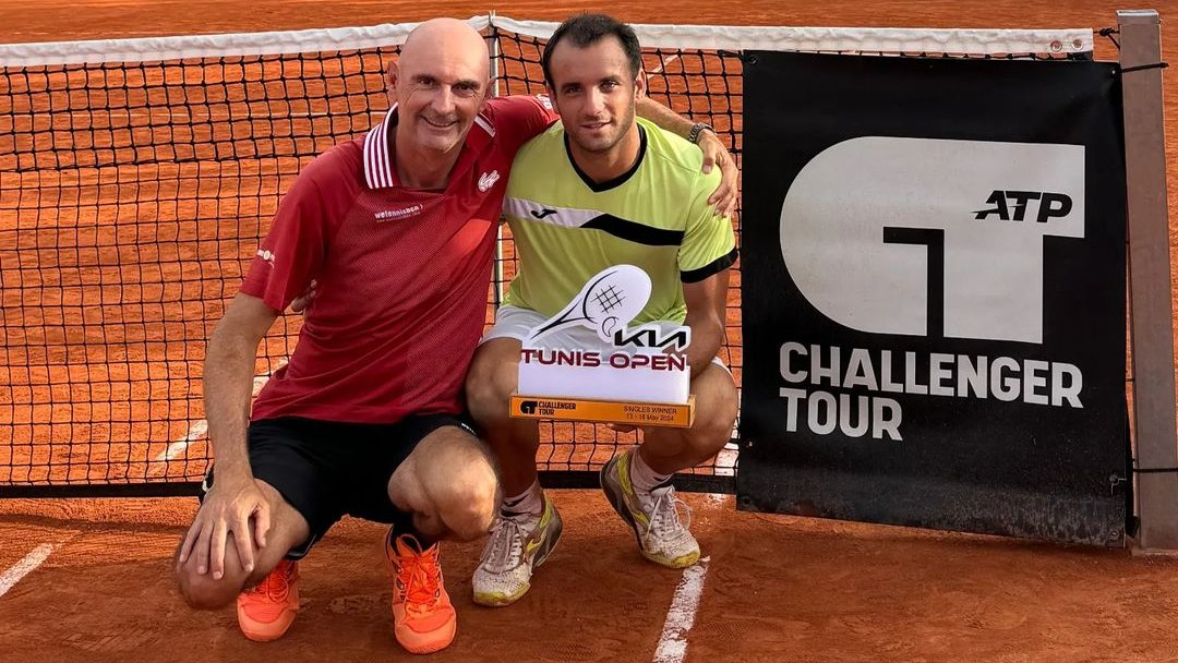 Madurando como el buen vino 🍷👌

A sus 31 años, y tras su segundo #ATPChallenger este fin de semana, <a href="/OriolRoca93/">Oriol Roca</a> sube 50 puestos de golpe para entrar en el Top-200 y conseguir su mejor ranking (N162). ¡Vamos!

📲 rfet.es/es/noticia/ori…

📸 <a href="/rctb1899/">RCT Barcelona-1899</a>