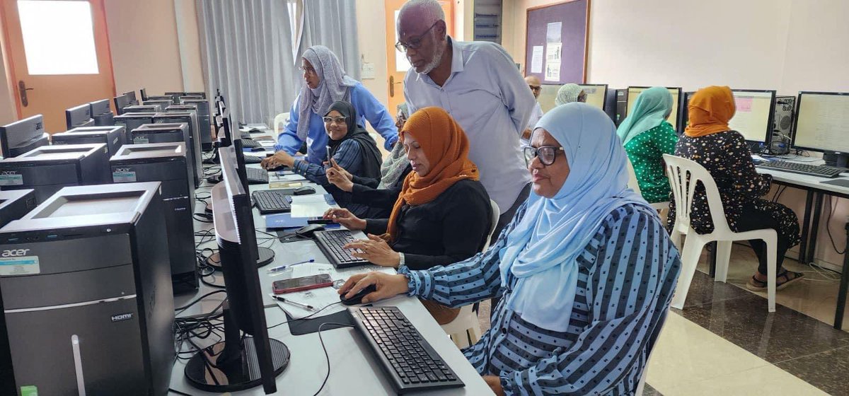 Some clicks of the Ongoing Digital Literacy week-long course.

The course facilitator is our FEST,Senior Lecturer, Abdullah Zahir. 

#1universityinthemaldives #studyatMNU #communityengagement #digitalliteracy