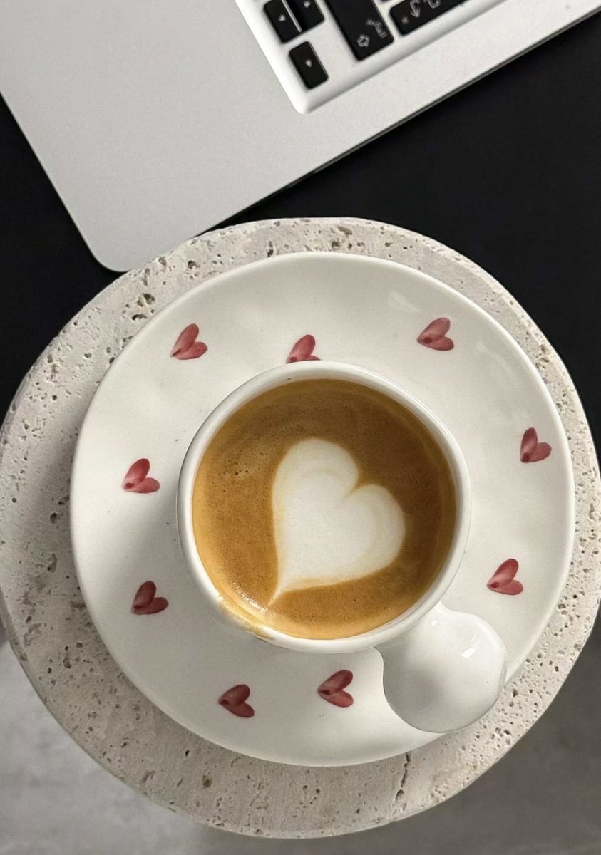 HnAm220's tweet photo. أعرف إني ما أهدرت عمري إلّا في ميادين اللُطف 
و الحُب ، وما أفنيت أيّامي إلا في ظل الرّقه . https://t.co/7pgO1xat3U
