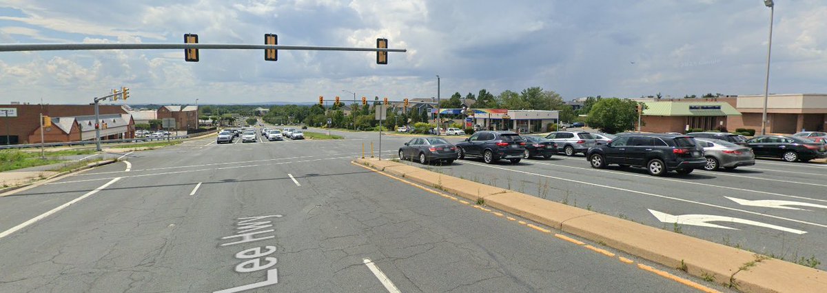 Boenau's tweet photo. Level of Service (LOS) is how traffic engineers justify monstrous intersections like this. LOS has nothing to do with safety, but it's the driving force behind traffic analysis. 🧵