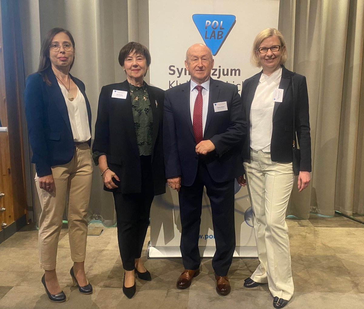 PCAgovPL's tweet photo. W Kołobrzegu trwa XXIX Sympozjum Klubu Polskich Laboratoriów Badawczych #POLLAB z udziałem PCA. Na zdjęciu (od lewej): Joanna Rutkowska, prof. Ewa Bulska (UW), Tadeusz Matras i Małgorzata Tworek.
#akredytacja #laboratoria https://t.co/K96aN0TiGG