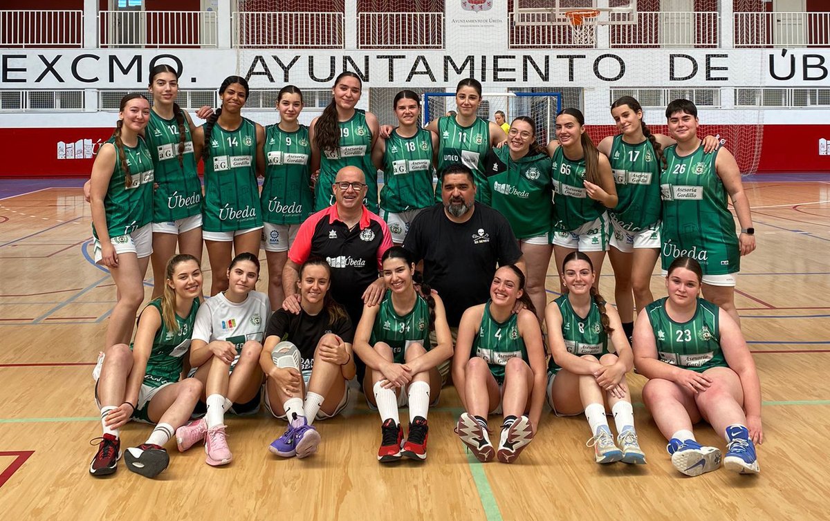 BALONCESTO🏀| El equipo sénior/júnior femenino del #ÚbedaViva disputó su último partido de Copa ante el Cab Linares.

💚Han vivido unos partidos de mucho aprendizaje y de grandes momentos con risas y compañerismo. ¡Enhorabuena por vuestro trabajo y gracias, chicas!