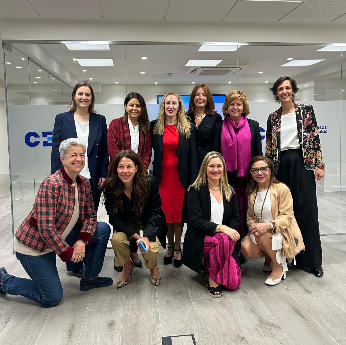 CEOE_Campus's tweet photo. Hoy recibimos a las participantes de I Edición de #Futuras #Consejeras en @CEOE_ES para celebrar su #Encuentro de #FuturasConsejeras.

Taller de #marcapersona con Blanca Rodríguez: 
#consejos #recomendaciones y #buenaspracticas para mejorar presencia y actividad en #Linkedin https://t.co/5jxBJ1kT8Y