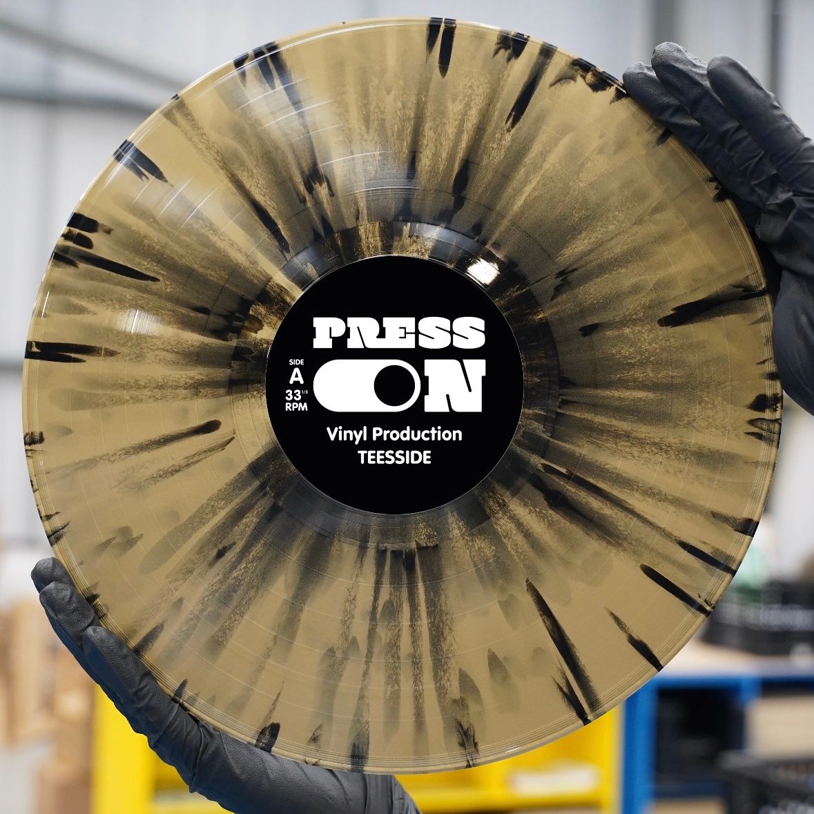 🎶 💛 Black and Gold! 🖤🎶 #SplatterVinyl #Splatteraday #BlackandGold #VinylRecord #Vinyl #GoldVinyl