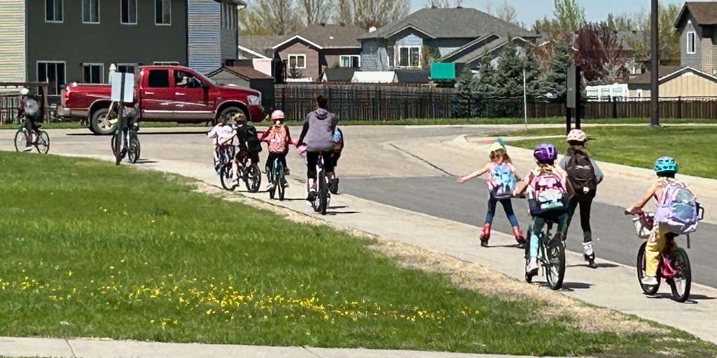 On May 8th, students at S.G. Reinertsen Elementary enjoyed the beautiful weather by biking, rolling, or walking to school! 🌞🚴‍♂️ #OnceASpudAlwaysASpud