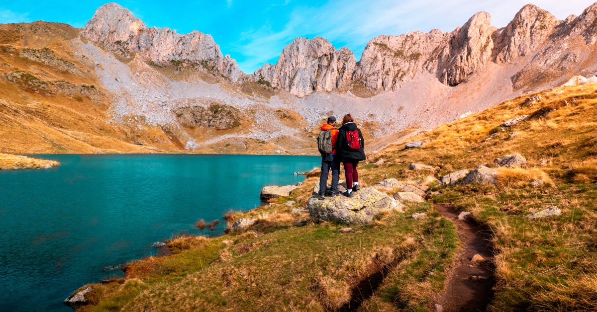 Witness the heart-stopping beauty of the Aragonese Pyrenees💚From crystal blue waters of Ibón de Archerito🌊to lush meadows around Ibón de Estanés & peaceful lakes of Ibones Azules, each view is more stunning than the last! 👉tinyurl.com/jffmsjdd #VisitSpain #SpainEcoTourism