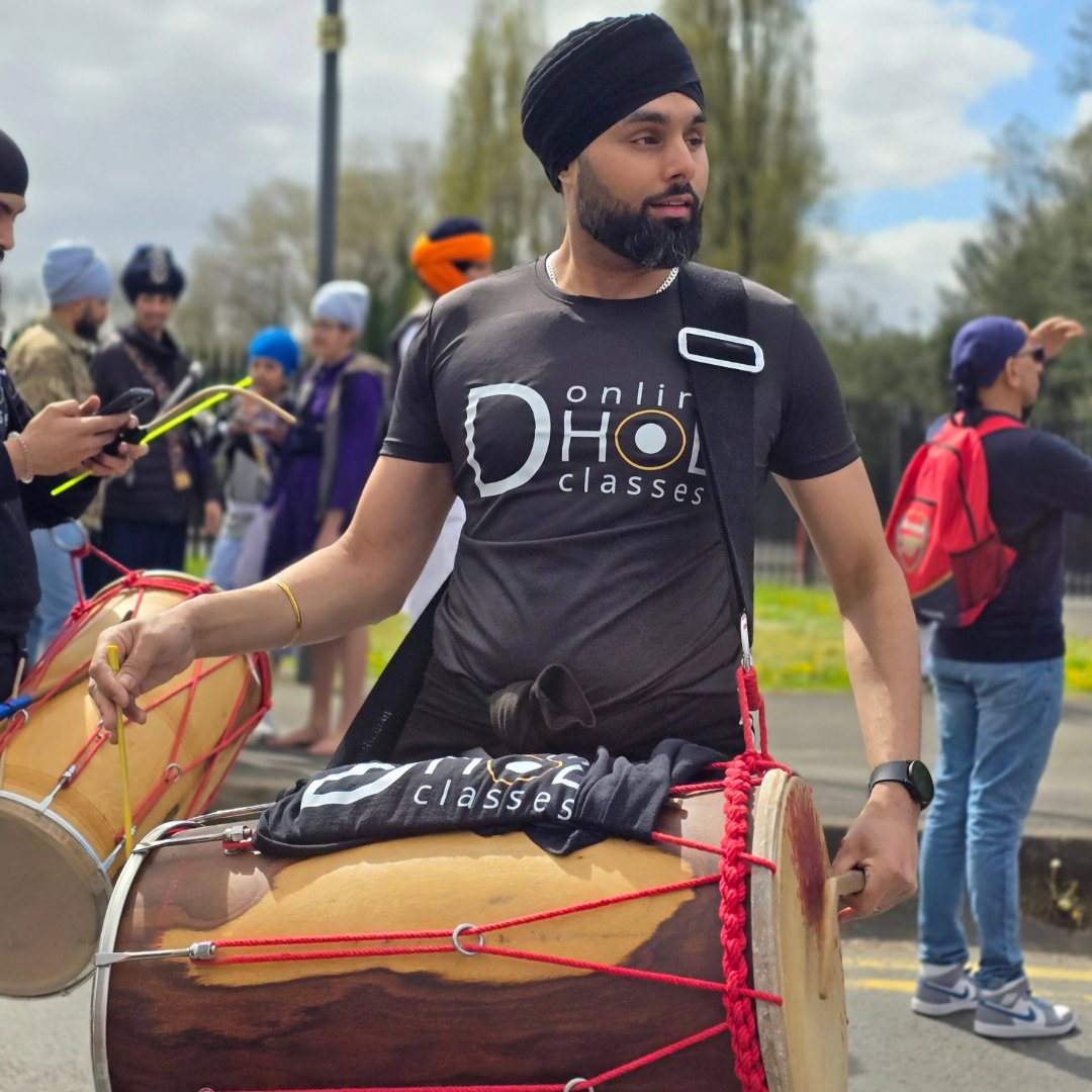 IndyNotta's tweet photo. Social media can be a place where we find enjoyment and motivation, however, it can also have the opposite affect on us. Be the best version of yourself and aim to be better than you were yesterday and day by day, year by year you'll see growth! #indynotta #dhol # #dhollessons https://t.co/xxQSxV6rHl