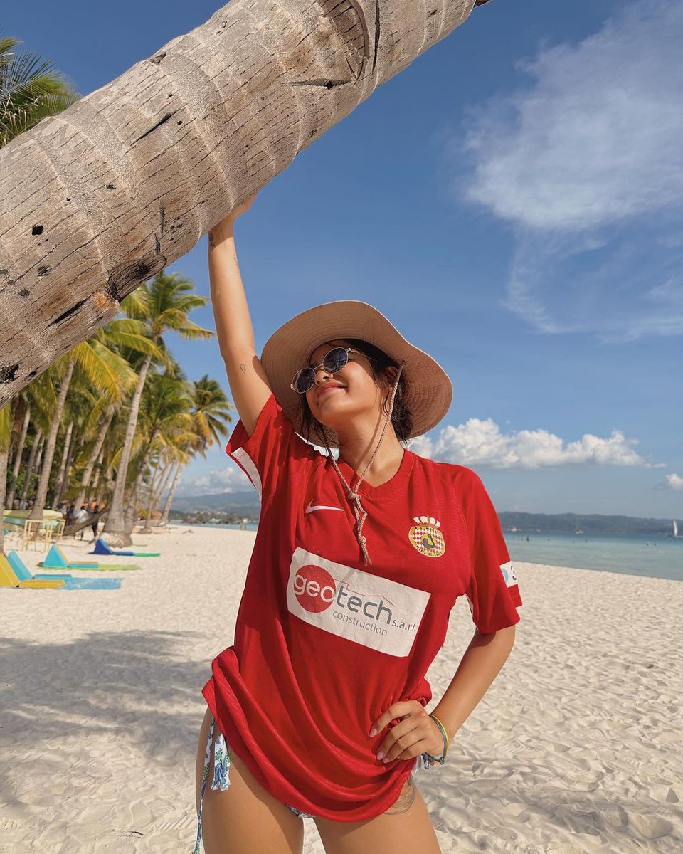 BrillantsTrends's tweet photo. Andrea Brillantes effortlessly radiates beauty and charm in her latest instagrammable snap at Boracay. 🌴✨ .The crystal-clear waters and pristine white sand perfectly complement her vibrant style

⬇️Link below to engage

#AndreaBrillantes|BLYTHE https://t.co/IQHRVYIwC5