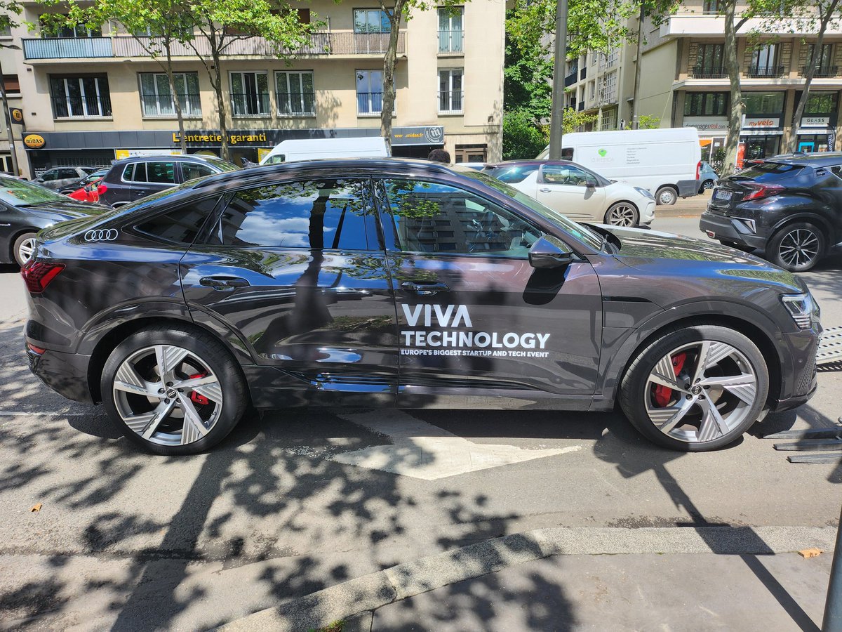 JustRent_fr's tweet photo. Les voitures de @VivaTech arrivent.
Des @AudiOfficial Q8 e-tron
2510kg à vide... https://t.co/BAtL06kp79