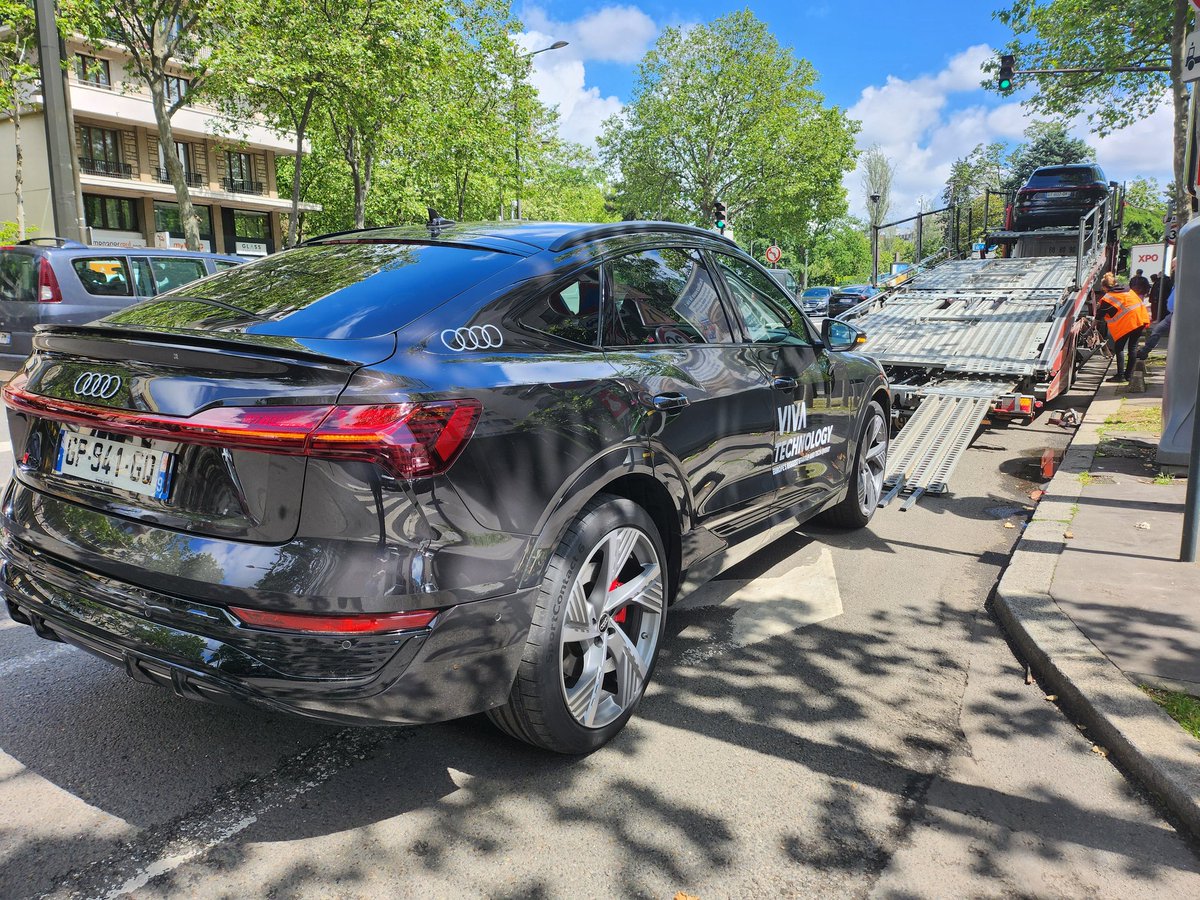 JustRent_fr's tweet photo. Les voitures de @VivaTech arrivent.
Des @AudiOfficial Q8 e-tron
2510kg à vide... https://t.co/BAtL06kp79