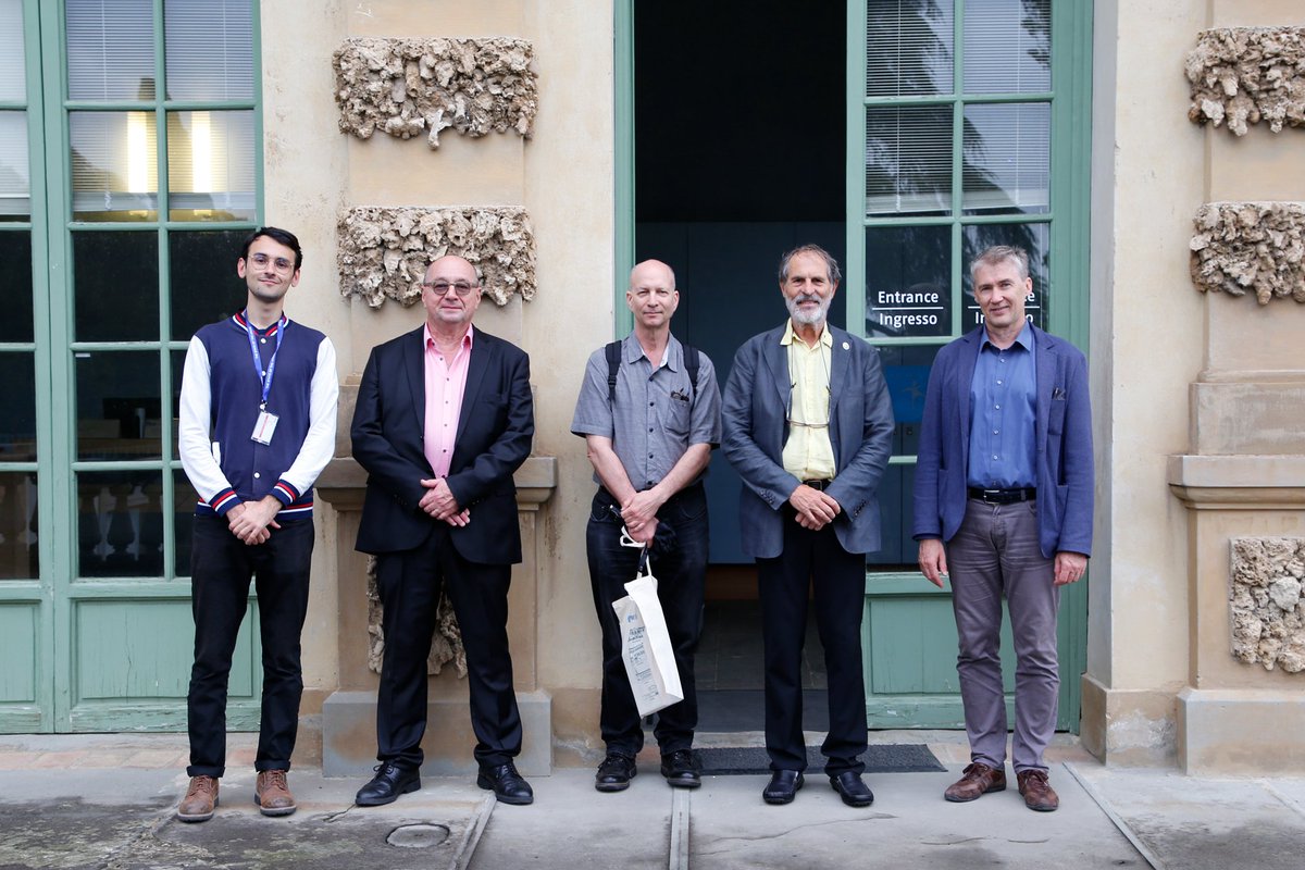 Delighted to welcome @doc42jc, @AaronJanofsky and Pietro Ubertini from @CosparHQ, which just made its first archival transfer to the #HAEU. The new fonds will inform research on the evolution of space science and enrich our holdings on #spacehistory. @ESA_history @NASAhistory