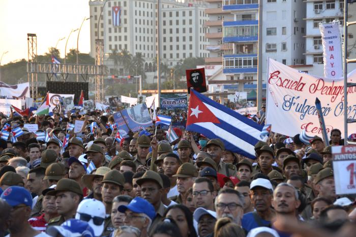 En #Cuba 'No solo vamos a resistir, sino a vencer' Fidel