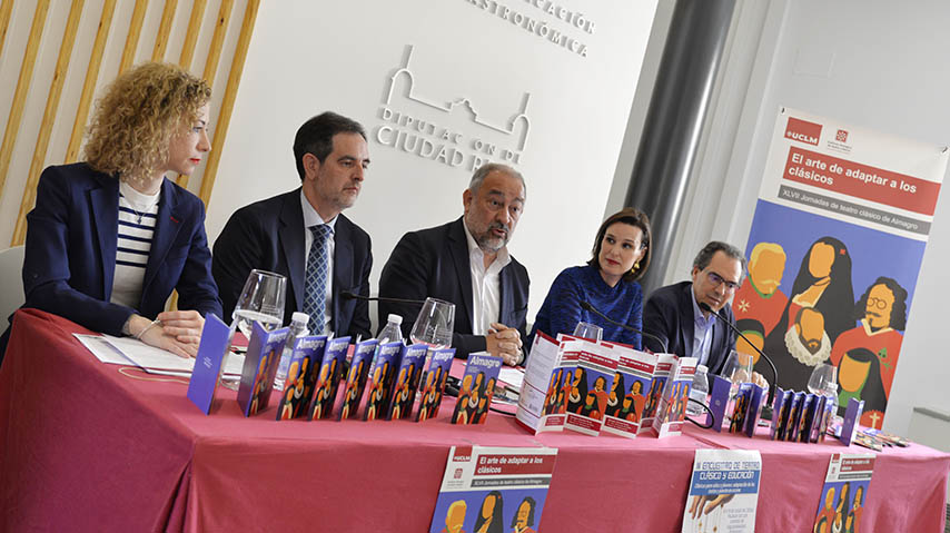 uclm_es's tweet photo. La UCLM refuerza su implicación con el Festival Internacional de Teatro Clásico de Almagro: a las Jornadas de Teatro y al Encuentro Teatro Clásico y Educación se suman otras iniciativas, como un estudio de impacto económico de la cita cultural.
https://t.co/A70UbnqXf4 https://t.co/EAKBhlNlsF