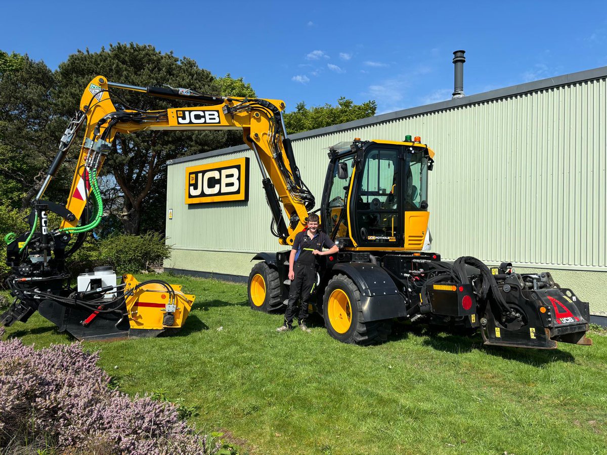 ScotJCB's tweet photo. What a stunning day for Blair Largue from Gary Largue Plant Hire to collect their new Pothole Pro!😎 ☀️ 

Thank you for your continued business and all the best with your new machine!💛 

📸 Ross Shand, Aberdeen Depot

#jcb #construction #planthire #groundworks #heavymachinary https://t.co/YUkrmNwljx