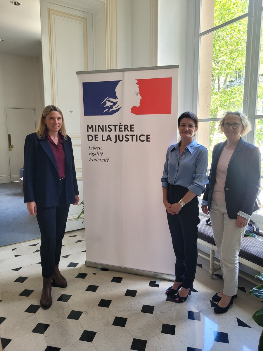 Mon engagement aux côtés de Laetitia Saint-Paul sur le  #MeToo des armées se renforce chaque semaine. En fin de semaine dernière, nous avons rencontré le cabinet du Ministère de la Justice, à notre demande. À nous deux, cinquantaine témoignages nous sont parvenus…Nous avançons!
