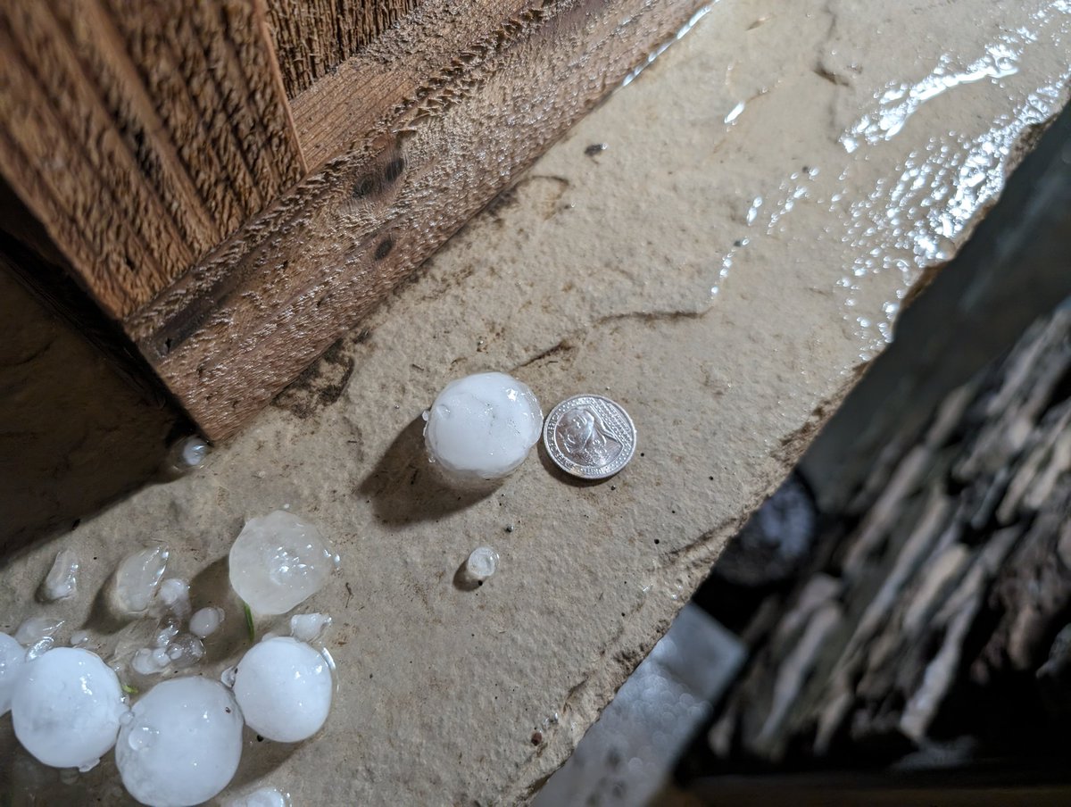 ScottPribil's tweet photo. Quarter plus sized hail in Bennington, NE at 530 this morning. https://t.co/BL345jcM1F