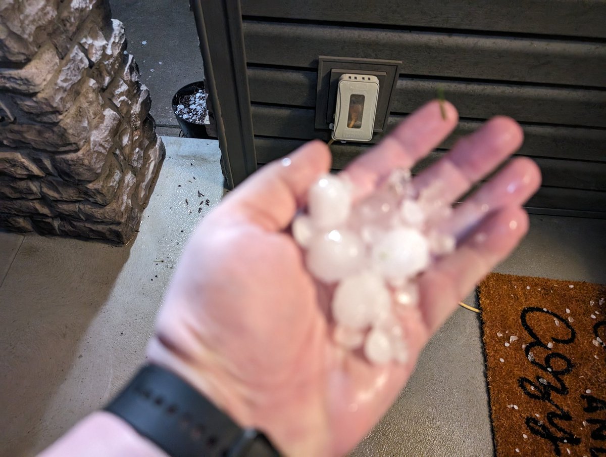 ScottPribil's tweet photo. Quarter plus sized hail in Bennington, NE at 530 this morning. https://t.co/BL345jcM1F
