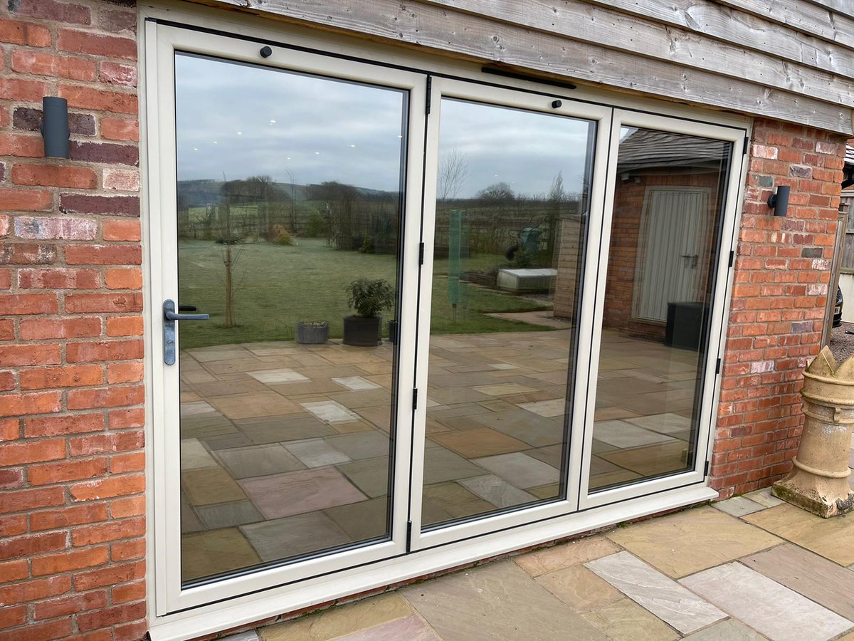 SureguardLTD's tweet image. is in Chester, Somerset &amp;amp; Worcester this week installing Solar Control Window Films. reducing heat &amp;amp; glare 
#installing #heat #glare #reduction #retrofit #windowfilms #sureguardwindowfilms #Nationwide
03300 881 051 enquiries@sureguard.co.uk sureguard.co.uk