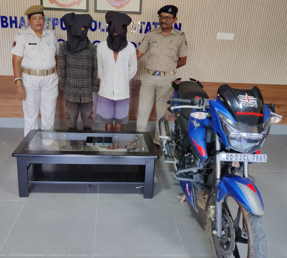 Swit Justice: Bharatpur Police arrested two veteran Robbers,seized mobiles & vehicle from their possessions. #BhubaneswarPolice committed to #CommunitySafety ! To provide such information do WhatsApp on 7077798111. #WeCareWeDare