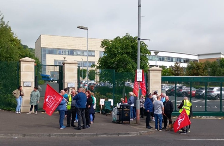 Day 2 Education workers strike. Great mood at Boys Model School, Ballysillan #FairPayNow #Solidarity