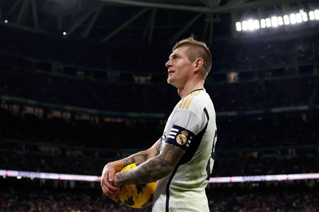 Cuando se retiran nuestros ídolos es cuando nos damos cuenta del paso del tiempo. Cuando florece la sensación de que crecer es aprender a despedirse.

Y ésta duele demasiado.

Don <a href="/ToniKroos/">Toni Kroos</a>.