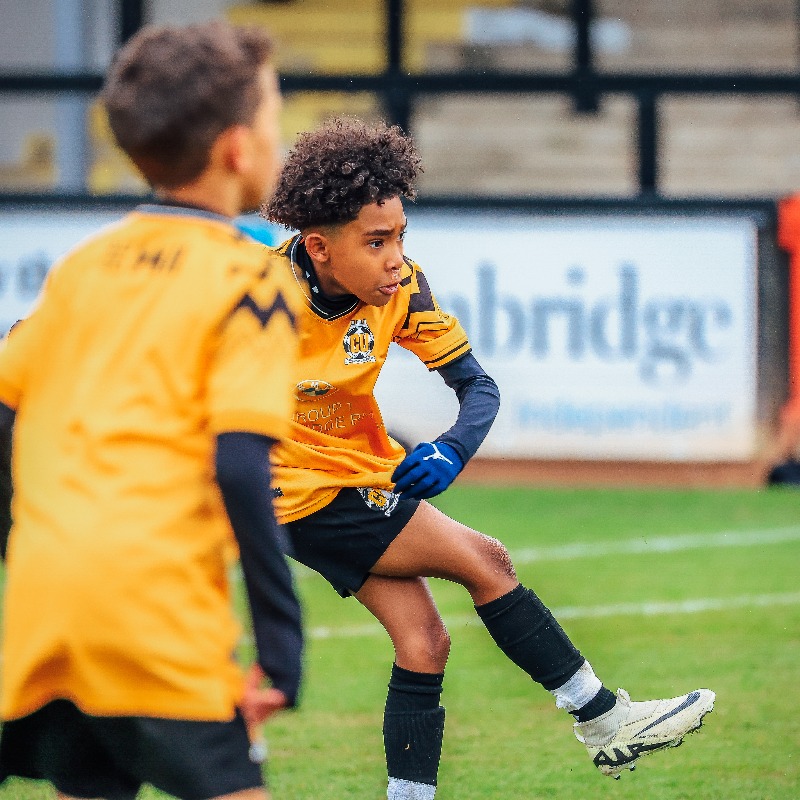 CambridgeUtdFC's tweet photo. Welcoming our youngest intake of players into Cambridge United Academy! 🤝

#CamUTD | @cufcacademy1