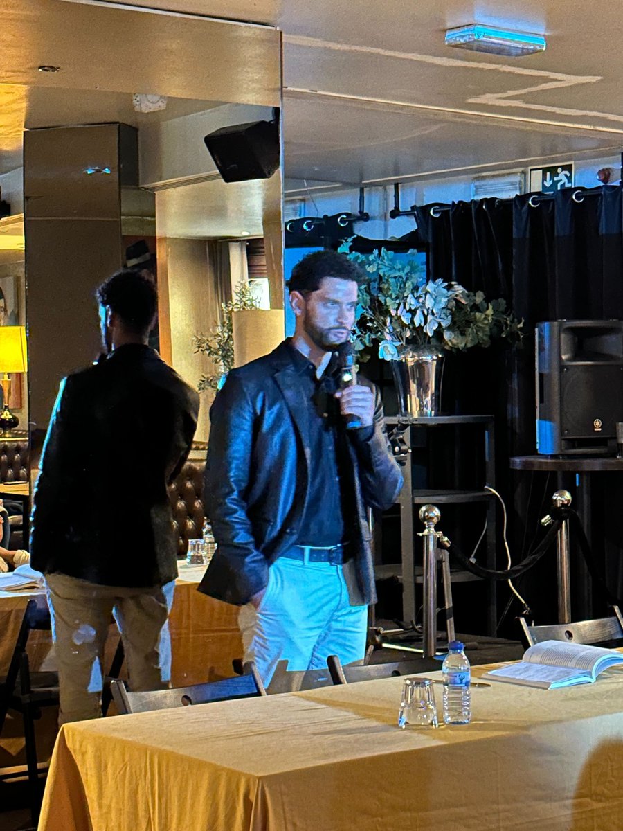 AtlanticBooksPT's tweet photo. Hoje relembramos alguns momentos da sessão de lançamento da obra "Penso, logo tenho" da autoria de Paulo Henrique Jacinto. 

O evento teve lugar no Lisbon SOHO Club, em Lisboa!

#MoonlightEdicoes #SessaoDeLancamento https://t.co/ANpuWnvuEV