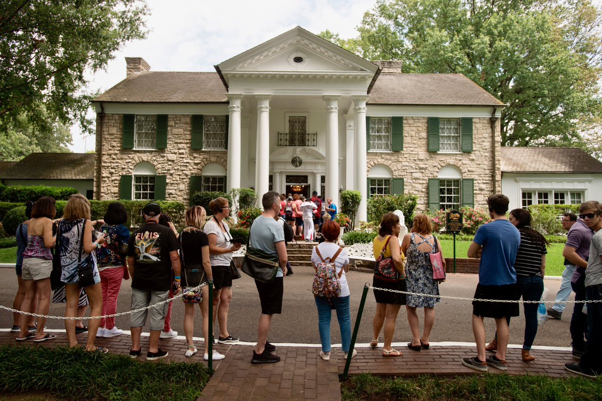 Elvis Presley’s iconic Graceland home faces foreclosure and may be put up for public auction.