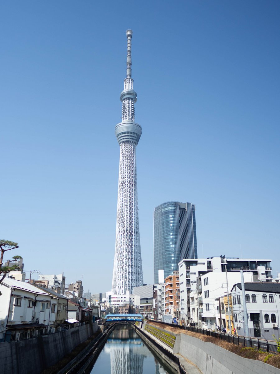 livedoornews's tweet photo. 【今日は何の日】本日5月22日で「東京スカイツリー開業12周年」

2012年に開業。高さは634mで、建築物としてはドバイのブルジュ・ハリファ、クアラルンプールのムルデカ118に次ぐ世界第3位となる。商業施設「東京ソラマチ」が併設されており、外国人にも人気の観光地となっている。 https://t.co/LQffJ7RQAp