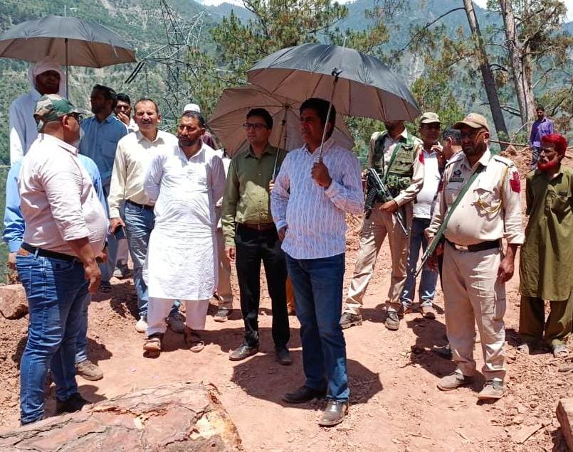 GulistanNewsTV's tweet photo. DDC #Ramban inspects #restoration work #land subsidence hit #Pernote area https://t.co/Q8O7w6IY1a