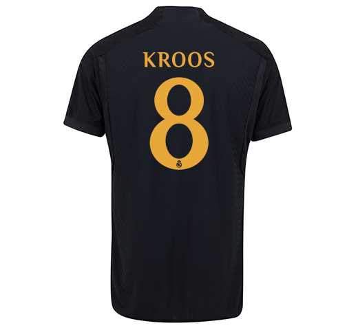 YihiRM's tweet photo. Como Kroos hoy ha anunciado que se va del Real Madrid, sorteo una camiseta suya entre todos los que den like a este tuit y me sigan. El ganador mañana noche ✅ https://t.co/dwZYIMAln8