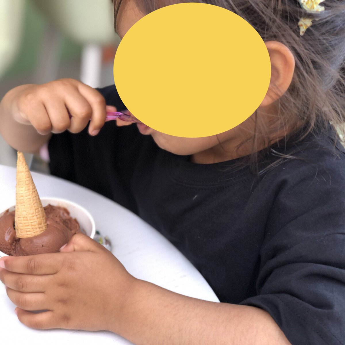 ImamGreece's tweet photo. Our most important volunteer of the peace campaign always needs some breaks of fries &amp; ice creams after a hard day of work ❤️🤗🍟🍨🍦

And carrying on the shoulders whenever needed! 

#worldwar3 #childcampaigner #peacecampaign #ahmadiyya #alexandroupoli #αλεξανδρούπολη #ειρήνη https://t.co/9Twxf4DNg3