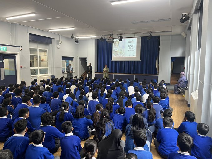 Luton Foodbank's Yasmin Sultana visited @beechhill_luton to speak about our Primary Schools Colour Run. Great that the school will participate in this fun event to raise funds. If your school would like to join in, please contact @YasminSultana30.