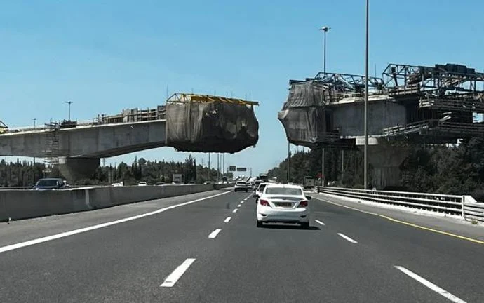 Idaneretz's tweet photo. @regev_miri גברתי שרת התחבורה, מתי גשר 431 צפוי להיות מחובר, כדי לאפשר תנועת רכבות מביתי בירושלים לעבודתי בראשל"צ? https://t.co/gGbyMW4dmL