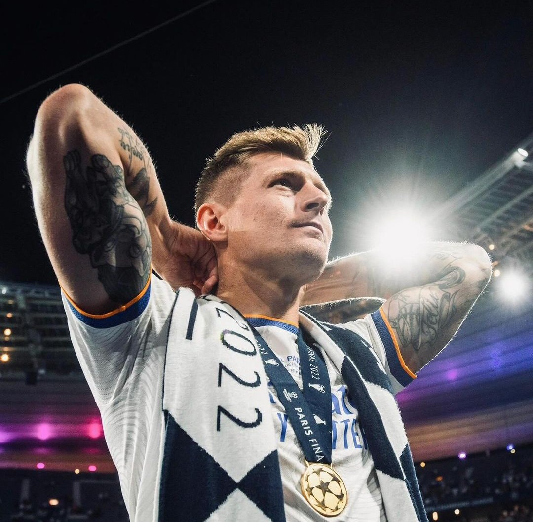 (fan) REAL MADRID FANS 🤍 tweet media