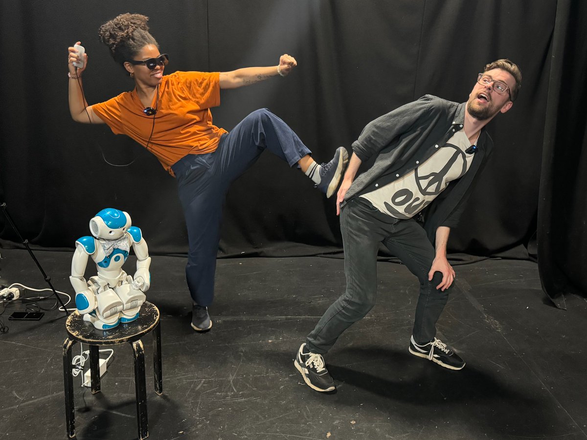 5 days left before we kick ass!
Empowered by #AI and LLM-generated lines projected on #XR glasses. We will #improv new kinds of stories for you.
<a href="/KomediaBrighton/">Komedia Brighton</a> <a href="/brightonfringe/">Brighton Fringe</a>
Sun 26 &amp; Mon 27 May, 6pm. komedia.co.uk/brighton/comed…
With
<a href="/Alex__Newson/">Alex newson</a> <a href="/Lovell_Ben/">Ben Lovell</a> <a href="/TallTalesSarah/">sarah davies</a>