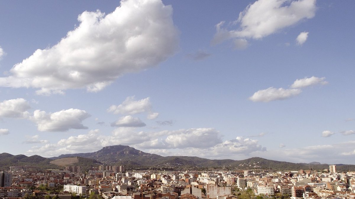 👍7 centres educatius de la ciutat i més de 350 alumnes han participat en el projecte europeu <a href="/cleanairschools/">Cleanairschools</a>, per analitzar la qualitat de l’aire i l’efecte del Diòxid de nitrogen. 
A les ciutats el N2O ve sobre tot dels vehicles a motor
Més informació
terrassa.cat/noticies