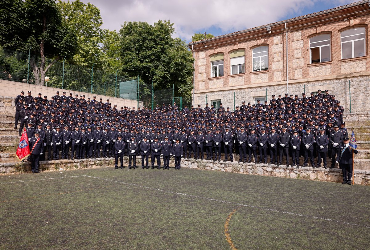👮‍♂️ La Comunidad de Madrid refuerza la seguridad ciudadana en veinte municipios de la región con 264 nuevos policías locales y 37 subinspectores. 📜 El consejero @CarlosNovilloPi ha presidido la entrega de diplomas en el #IFISE. +Info: c.madrid/fatee