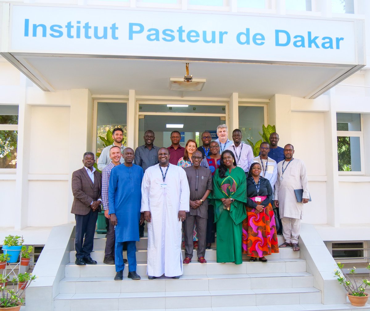 PasteurDakar's tweet photo. The @remac_gam and @Pasteurdakar join forces for a 2-day session, focusing on health initiatives in Africa. Discussions spanned surveillance, vaccine dev, and clinical trials, aiming to save lives and combat diseases like Zika and Dengue. #HealthCollab #AfricaHealth https://t.co/nZYWiIiSii