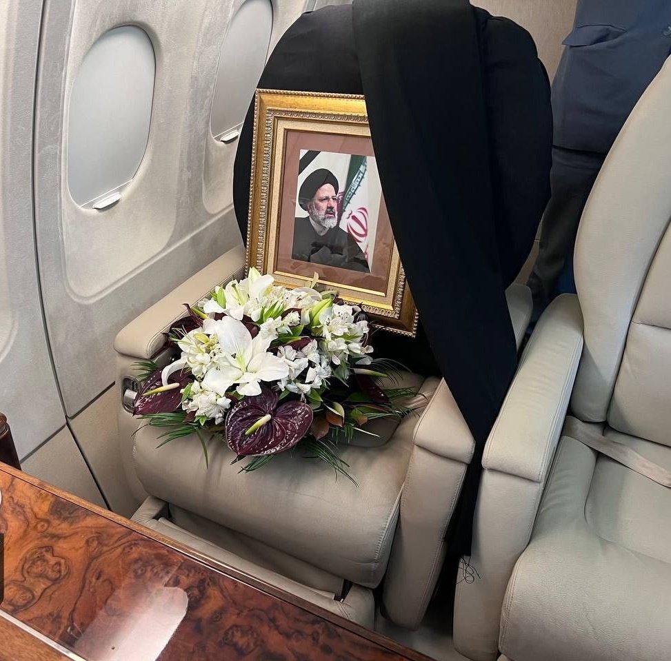 mehrnushabediin's tweet photo. #سيد_الشهدای_خدمت و همراهانش ضمن بازگشت از آخرین سفر استانی خود، سد قیز قلعه سی را برای  مردم آذربایجان افتتاح و جان خود را نیز در مسیر بازگشت فدای کردند...
#شهدای_خدمت https://t.co/U4xeqSA7LH