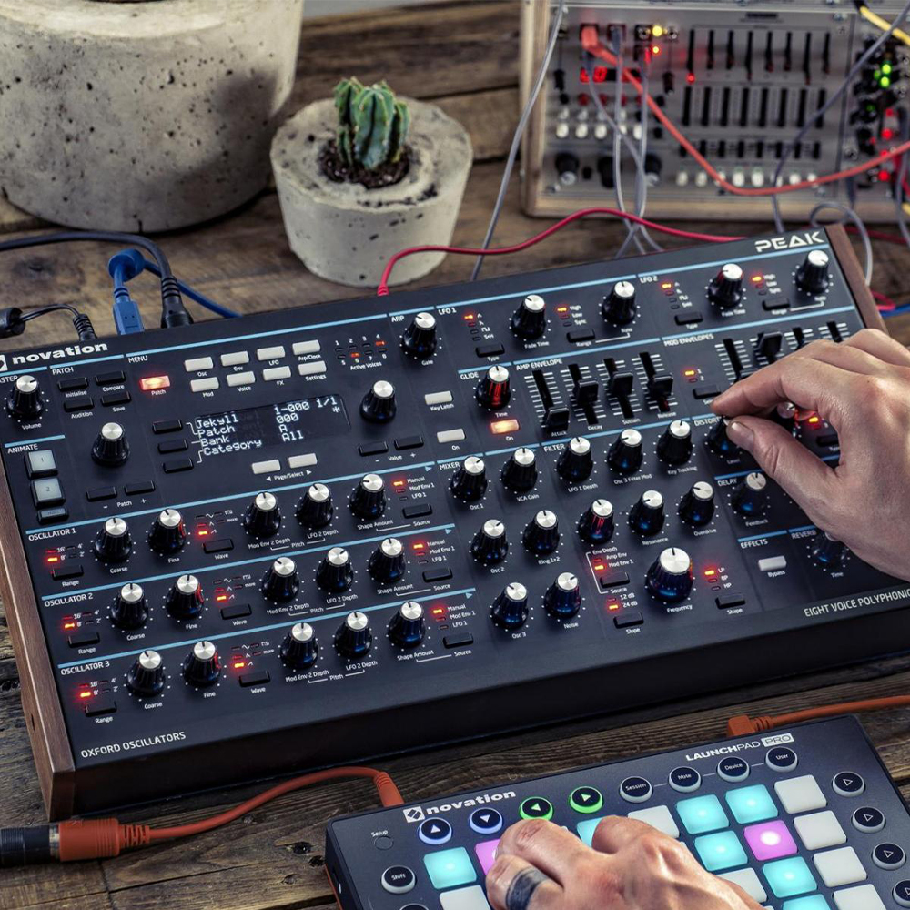Novation Summit vs Peak (Polyphonic Synthesizers)🥊

Summit: Powerful, deep and intuitive, with studio-quality built-in effects - bit.ly/3WwIgQB

Peak: With analogue filters, flexible FPGA-based NCO oscillators and studio-quality onboard effects - bit.ly/3QBqkAK