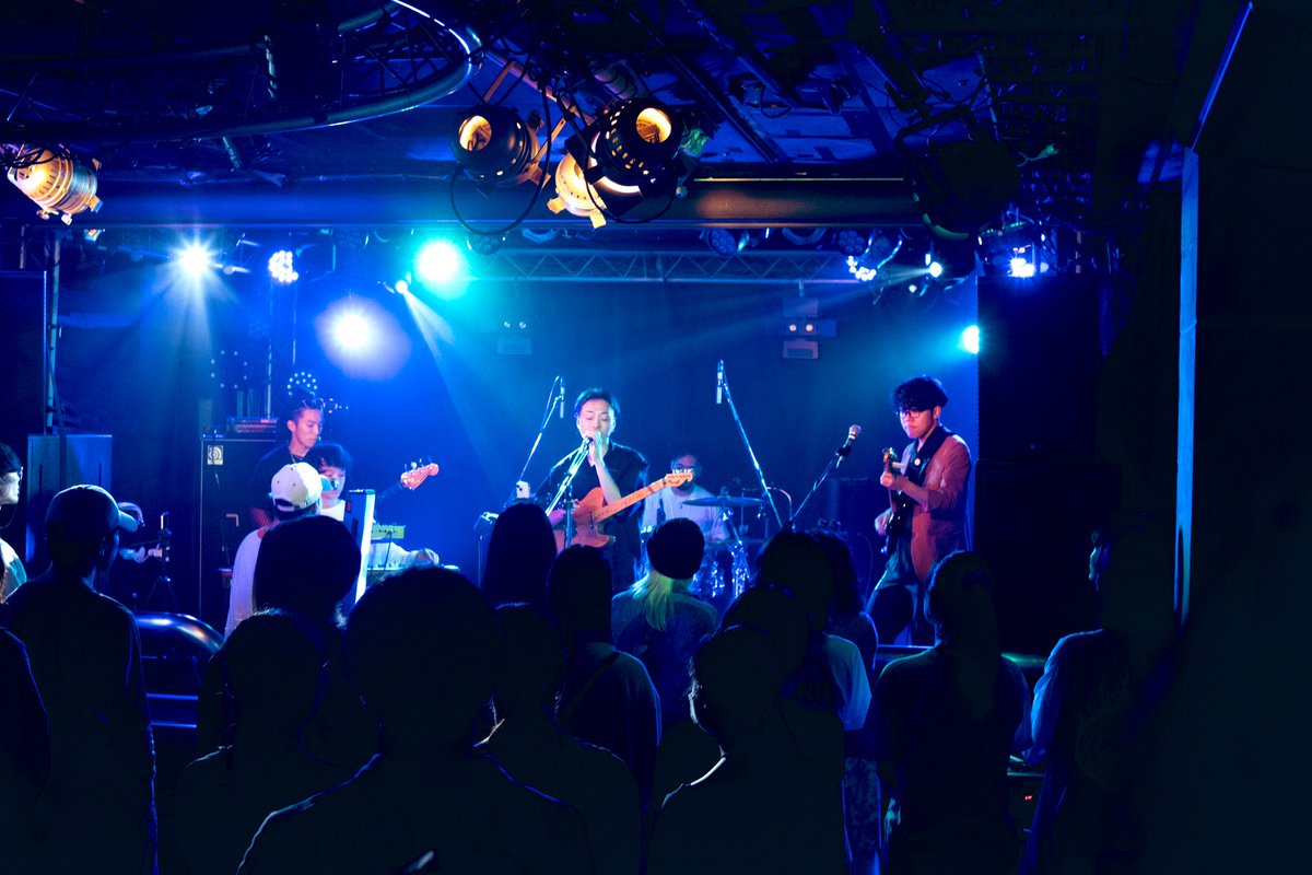 oSuuuuuuuu's tweet photo. 昨日はみなさんありがとうございました!
とても楽しいライブでした!
次のライブは7月26日(金)また下北沢ReGさんに出演させていただく予定です👀
写真は撮ってくださいました📷
https://t.co/oJXk7SYI3G
#ikii #いくつ #下北沢 #ReG #ライブ #バンド https://t.co/4qL0UTswVv