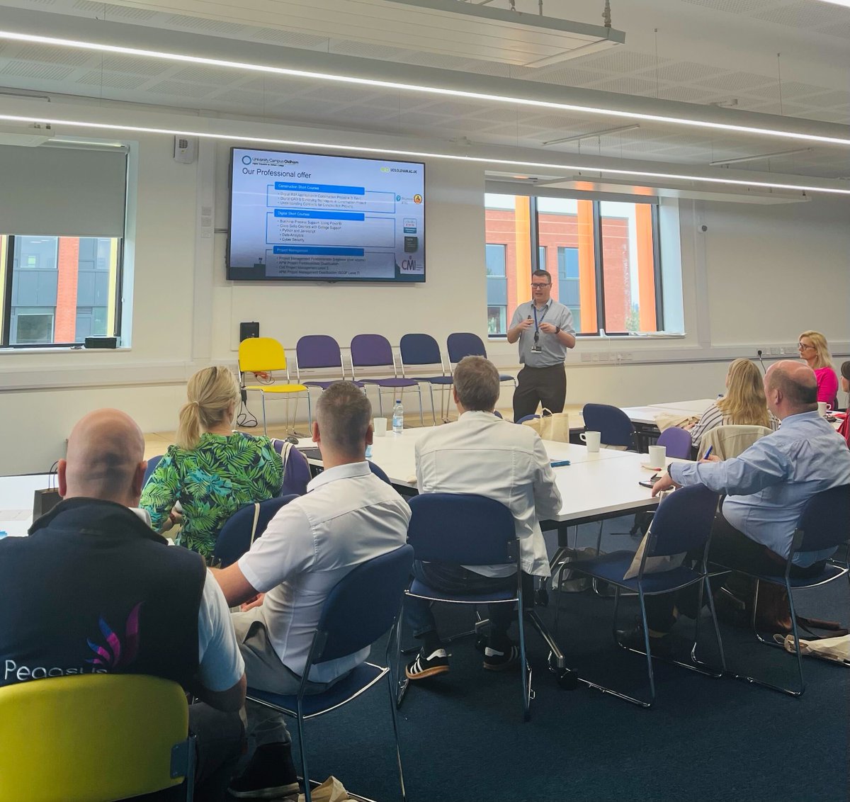Today's employer event on sustainability explored courses offered at OC & @UC_Oldham & @OldhamCouncil's plans for transitioning to Net Zero @cllrabduljabbar A panel shared steps businesses can take - thanks to Oldham Council @iMS__Tech @sse Pegasus Warehousing & Fulfilment Ltd.!
