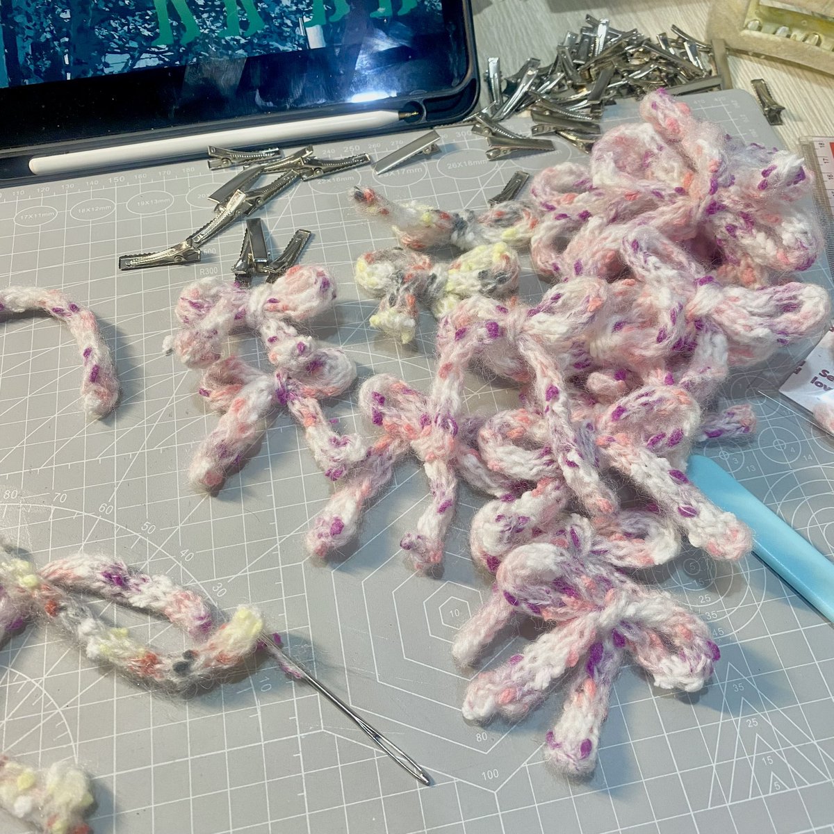 begininAprill's tweet photo. pls kindly retweet🤏🏻
Crochet ribbon clips 🍒 🎀
20 sets
Date 26 may time tba impact arena
ฝากด้วยนะคะเป็นกิ้บอะเวย์ครั้งแรกเลย ตั้งใจถักทุกชิ้นมาก
เป็นสาวหวานติดโบว์ัคั้บ 🫶🏻🥺🌟
#TREASURE_REBOOT_IN_BANGKOK #TREASURE_REBOOT_IN_BKK #Giveaway_RebootinBKK
#aprilltinyyellow https://t.co/Yz6TNV7tgu