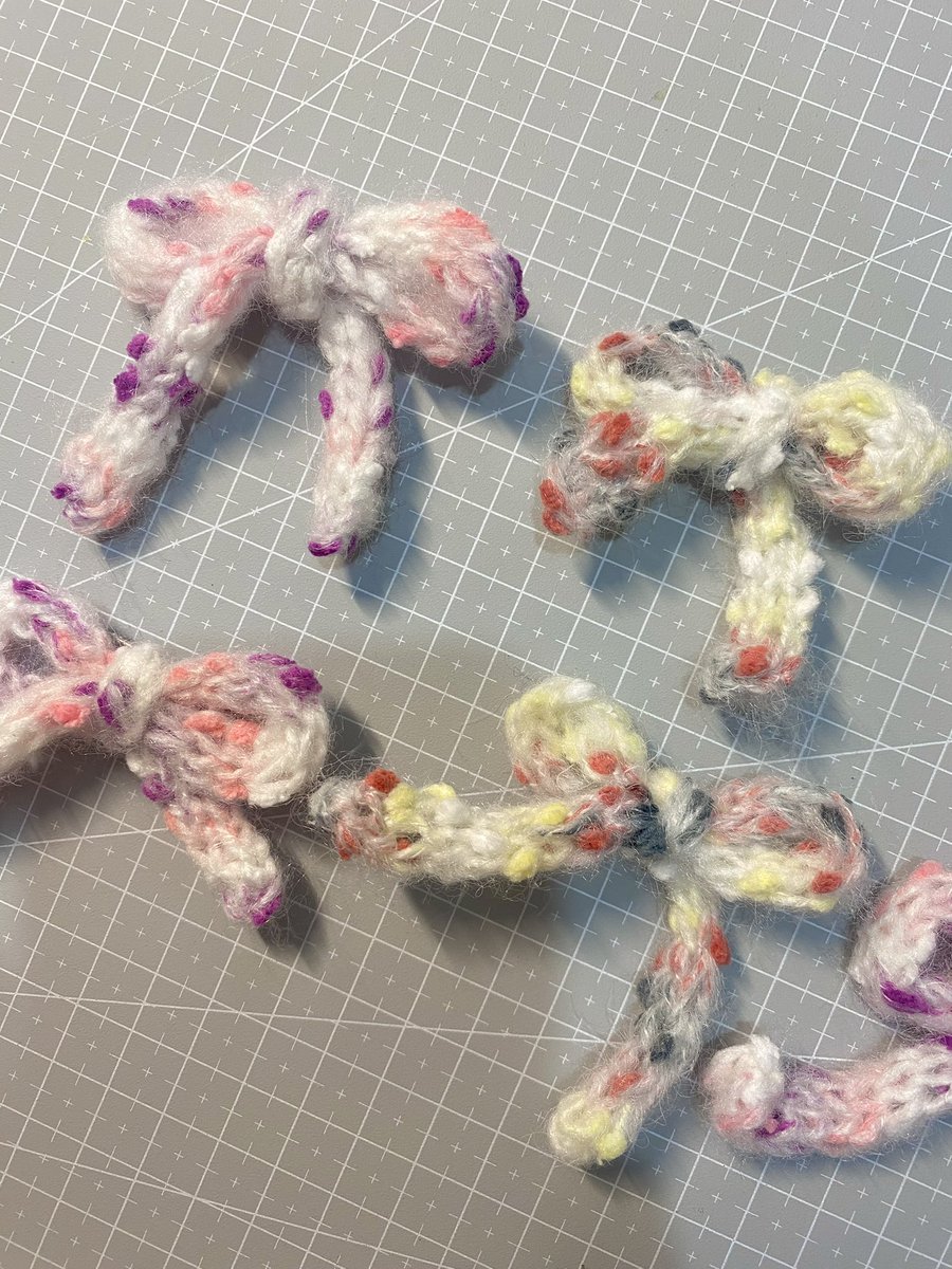 begininAprill's tweet photo. pls kindly retweet🤏🏻
Crochet ribbon clips 🍒 🎀
20 sets
Date 26 may time tba impact arena
ฝากด้วยนะคะเป็นกิ้บอะเวย์ครั้งแรกเลย ตั้งใจถักทุกชิ้นมาก
เป็นสาวหวานติดโบว์ัคั้บ 🫶🏻🥺🌟
#TREASURE_REBOOT_IN_BANGKOK #TREASURE_REBOOT_IN_BKK #Giveaway_RebootinBKK
#aprilltinyyellow https://t.co/Yz6TNV7tgu