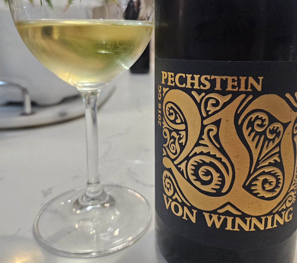 When visiting @DeWetshofWines one can be sure of also walking into a great German Riesling. Vivacious lemon-curd, cardamom, dried wild figs and slow-running gin-clear chalk-stream.