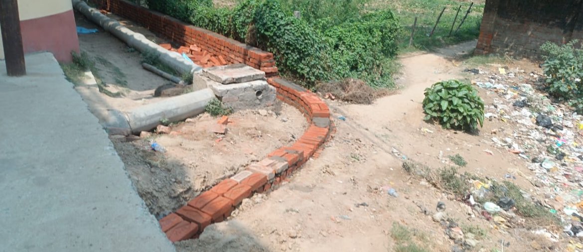 sendgovind's tweet photo. @myogioffice @UPGovt @Uppolice @dmgorakhpur011 @dmgorakhpur012 One illegal road construction is going on headed by Kauriram (Bansgaon, Gorakhpur) Gram Pradhan Umesh Paswan, between our two land blocks without informing us. Please take necessary step to stop the construction https://t.co/OvJfYFoUJc